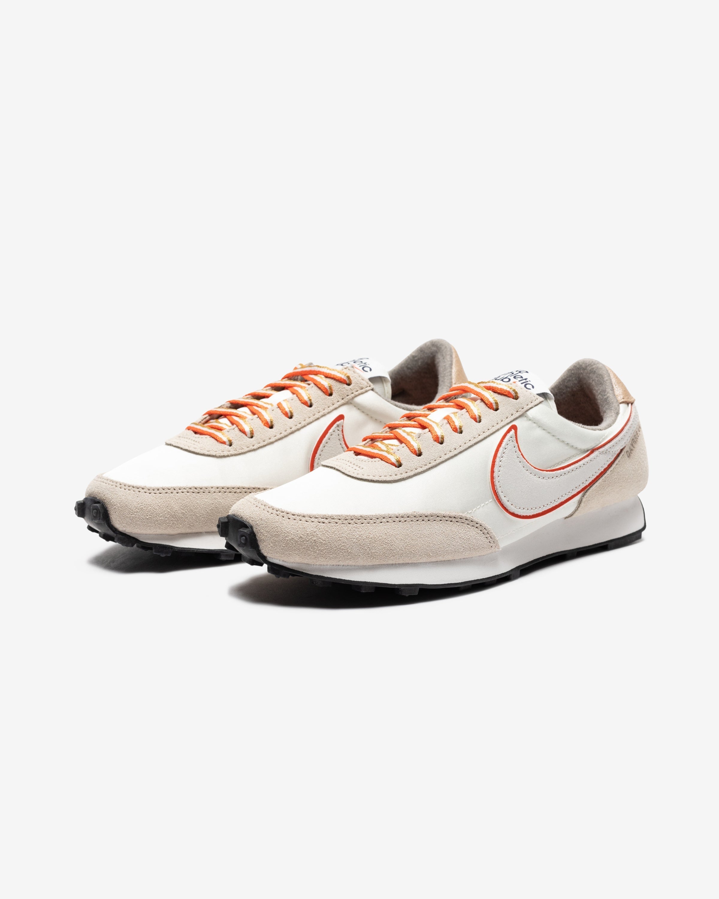 NIKE WOMEN'S DAYBREAK SE - SAIL/ SUMMITWHITE/ RUSHORANGE