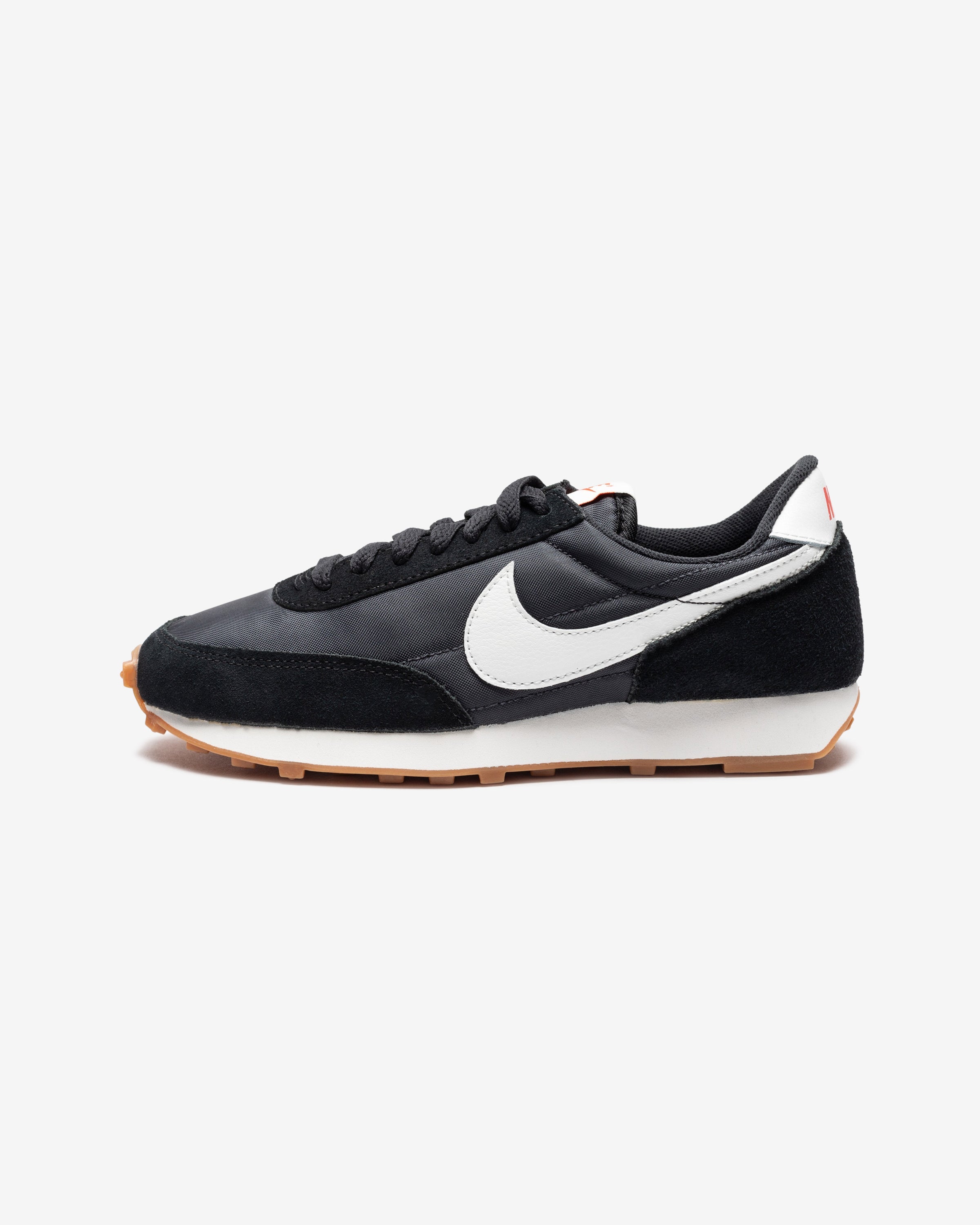 NIKE WOMEN'S DAYBREAK - BLACK/ SUMMITWHITE/ OFFNOIR